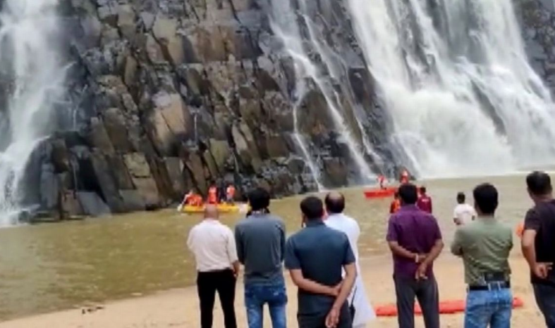 Six family members die trying to save sisters who drowned taking selfie at waterfall